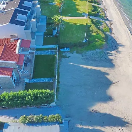 Omega - Beachfront, Garden, Bbq