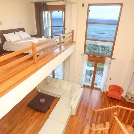 Villa Omega - Beachfront, Garden, Bbq *