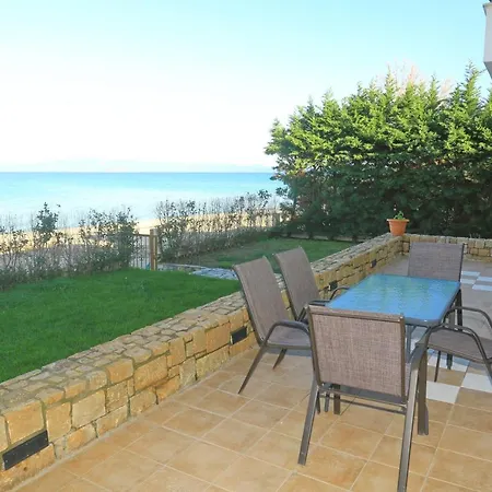 Villa Omega - Beachfront, Garden, Bbq
