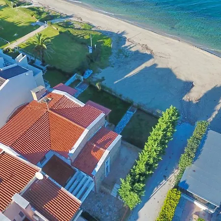 Villa Omega - Beachfront, Garden, Bbq