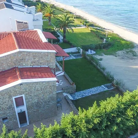 Omega - Beachfront, Garden, Bbq *