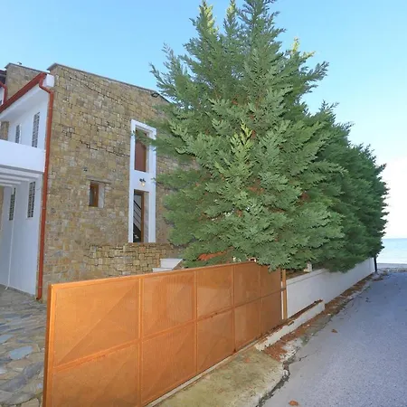 Omega - Beachfront, Garden, Bbq * Chaniotis