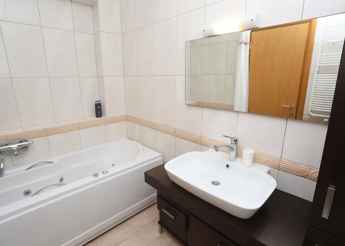 Omega - Beachfront, Garden, Bbq *