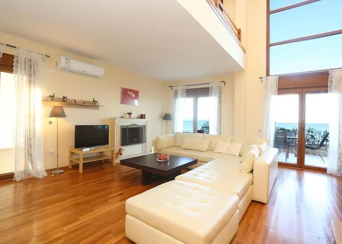 Omega - Beachfront, Garden, Bbq * Chaniotis