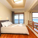 Villa Omega - Beachfront, Garden, Bbq Chaniotis