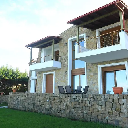 Villa Omega - Beachfront, Garden, Bbq