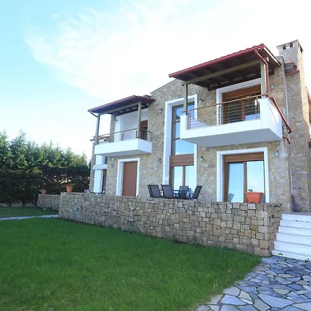 Omega - Beachfront, Garden, Bbq *