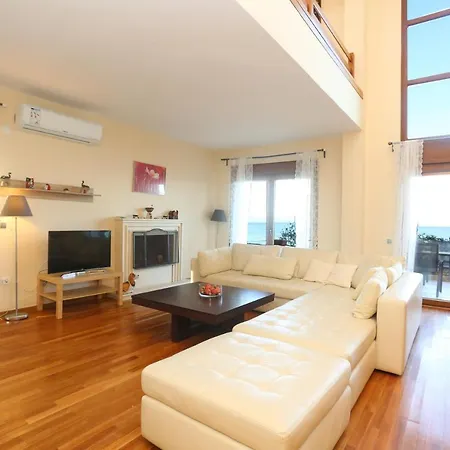 Omega - Beachfront, Garden, Bbq * Chaniotis