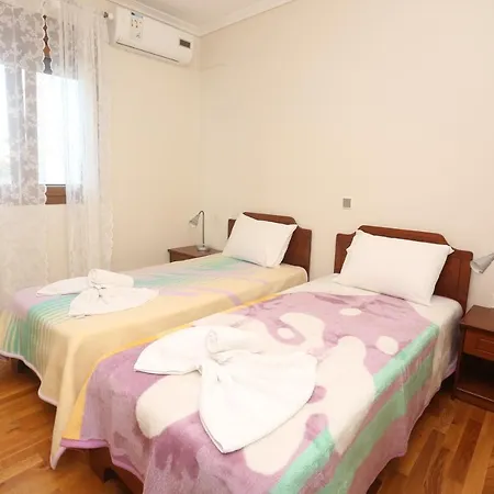 Villa Omega - Beachfront, Garden, Bbq Chaniotis