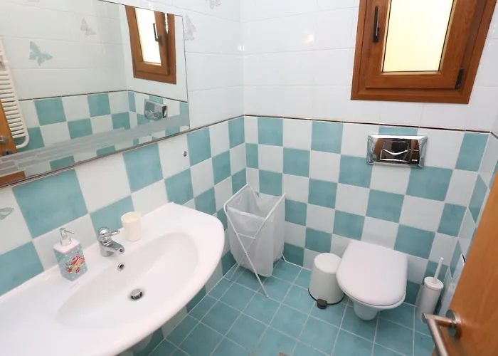 Omega - Beachfront, Garden, Bbq