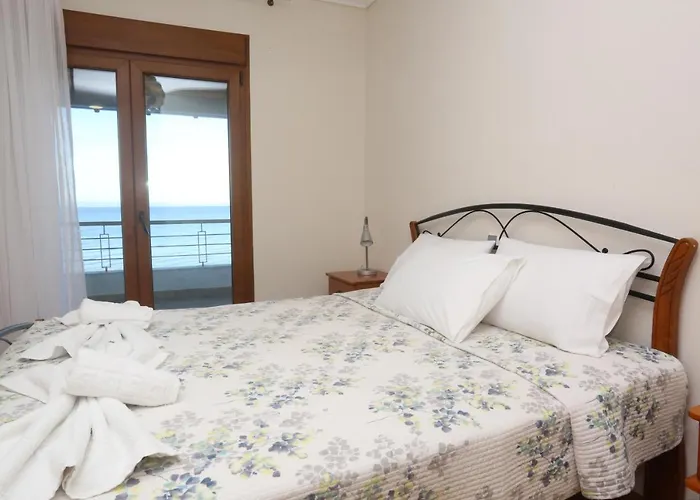 Villa Omega - Beachfront, Garden, Bbq