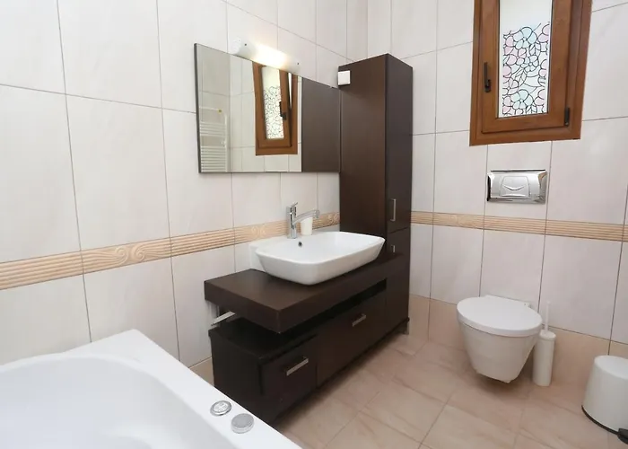 Omega - Beachfront, Garden, Bbq