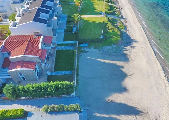 Omega - Beachfront, Garden, Bbq