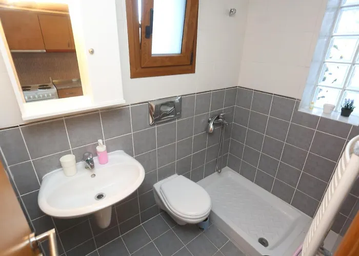 Omega - Beachfront, Garden, Bbq Villa *