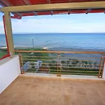 Omega - Beachfront, Garden, Bbq 빌라