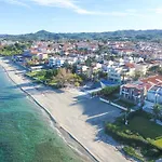 Omega - Beachfront, Garden, Bbq 빌라 하니오티