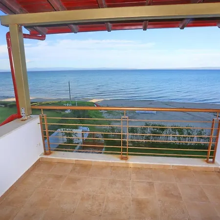 Omega - Beachfront, Garden, Bbq Вилла
