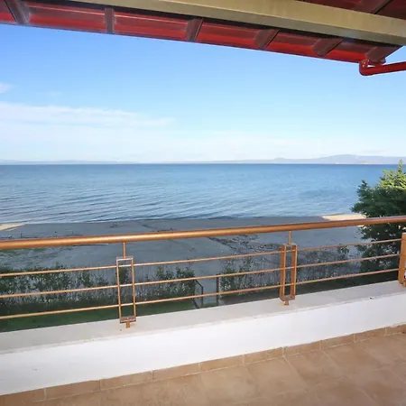 Omega - Beachfront, Garden, Bbq