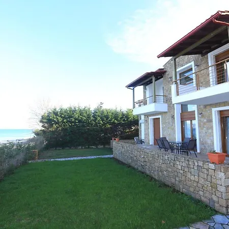Omega - Beachfront, Garden, Bbq Вилла