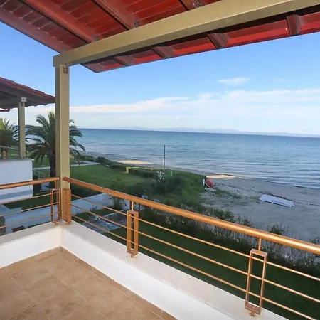 Omega - Beachfront, Garden, Bbq