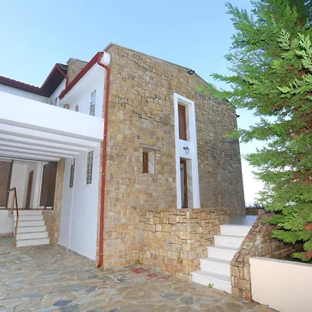 Omega - Beachfront, Garden, Bbq *