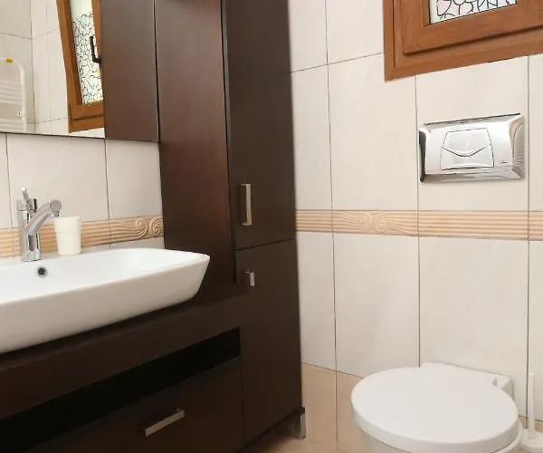 Omega - Beachfront, Garden, Bbq * Ханиоти