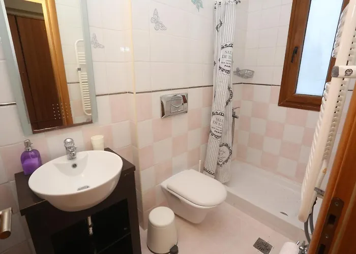 Omega - Beachfront, Garden, Bbq *