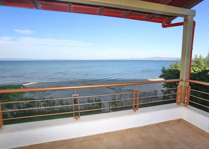 Omega - Beachfront, Garden, Bbq