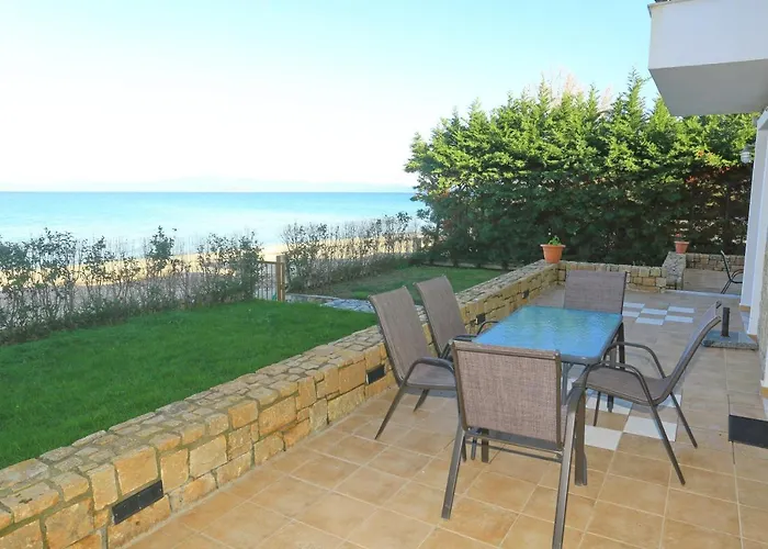 Вилла Omega - Beachfront, Garden, Bbq