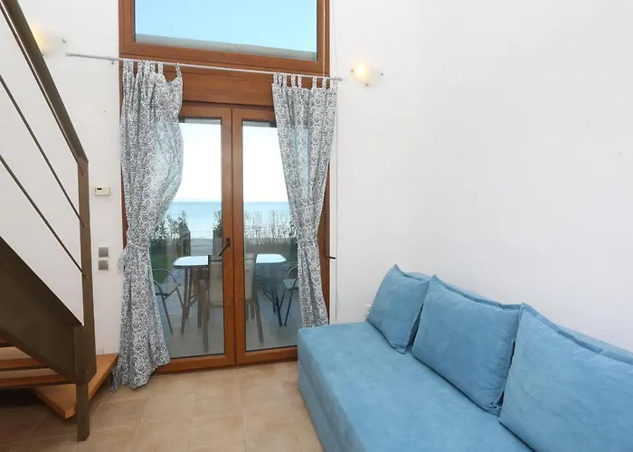 Omega - Beachfront, Garden, Bbq