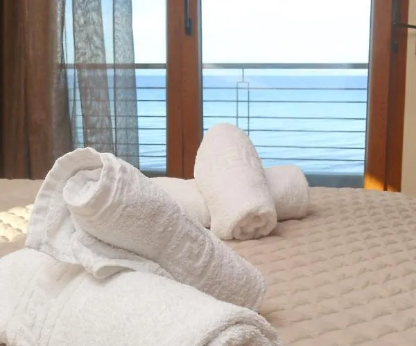 Omega - Beachfront, Garden, Bbq Вилла Ханиоти