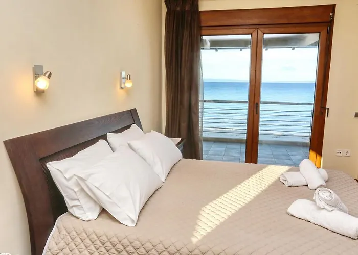 Omega - Beachfront, Garden, Bbq Вилла *