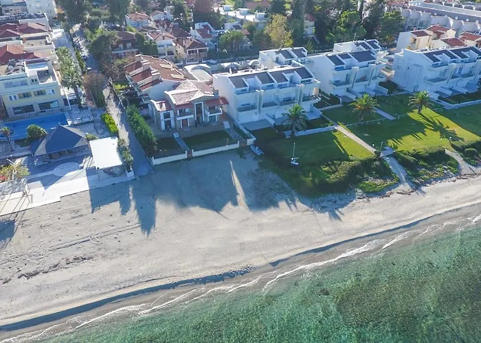 Omega - Beachfront, Garden, Bbq Вилла