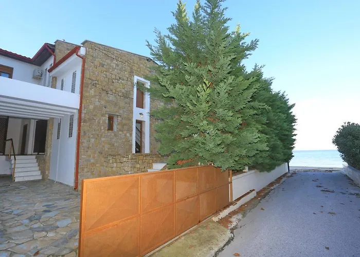 Omega - Beachfront, Garden, Bbq * Ханиоти